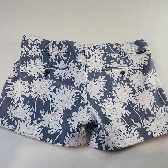 Dear John Floral Cuffed Shorts. Size 30 (10) - Picture 5 of 9